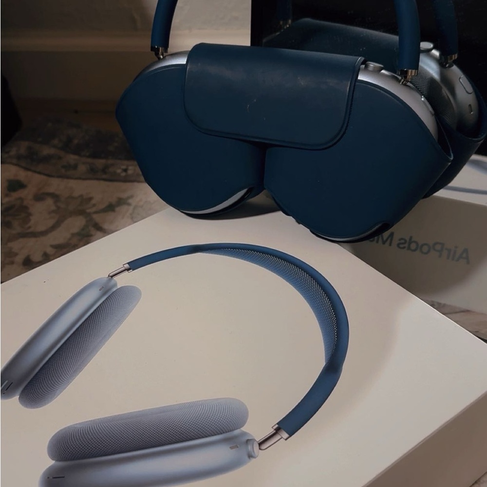 Apple Over-Ear Headphones - Navy